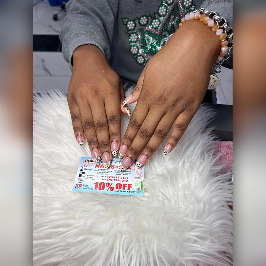 Sky Nails & Spa 